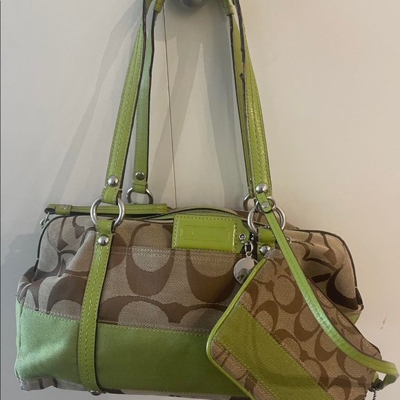 Original Coach Handbag with matching Wristlet - Picture 5 of 5